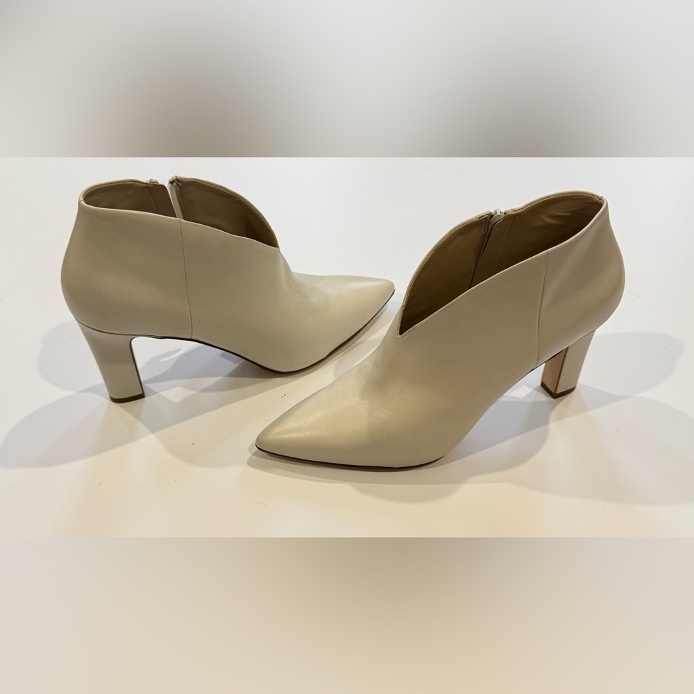 Cole haan viana pointed toe bootie Ivory princess leather 11 b